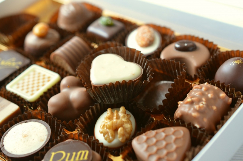 chocolaterie-ASCROS-min_chocolates_food_candy_calories_nibble_chocolate_heart-782043