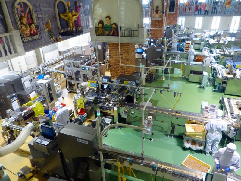 chocolaterie-ASCROS-min_japan_sapporo_chocolate_factory_label_packaging_cookie_machine_operators-961509